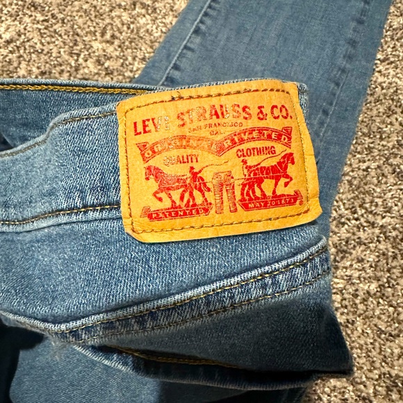 Levi Shaping Skinny Jeans - Picture 3 of 5